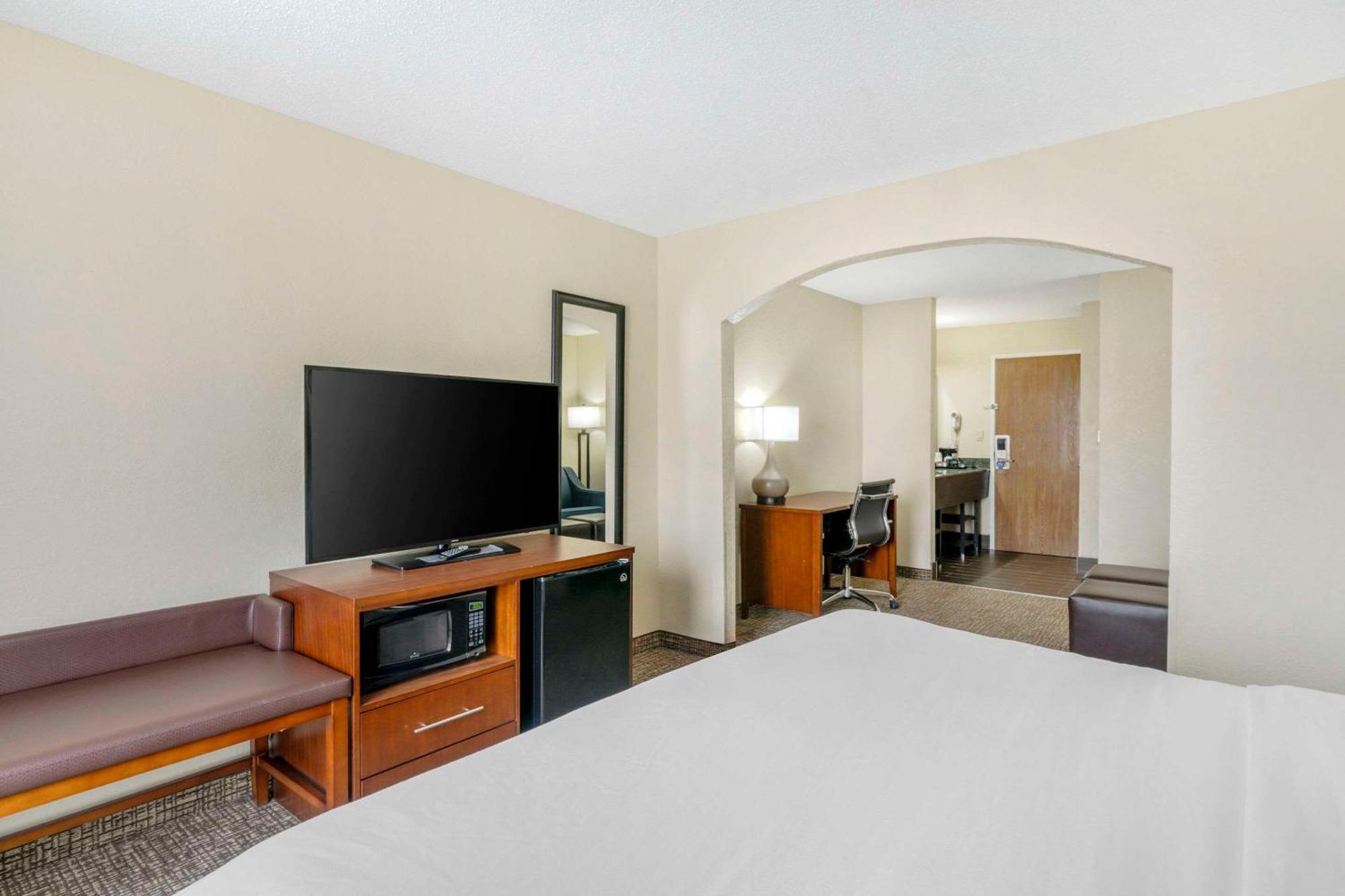 Comfort Inn & Suites La Grange Buitenkant foto