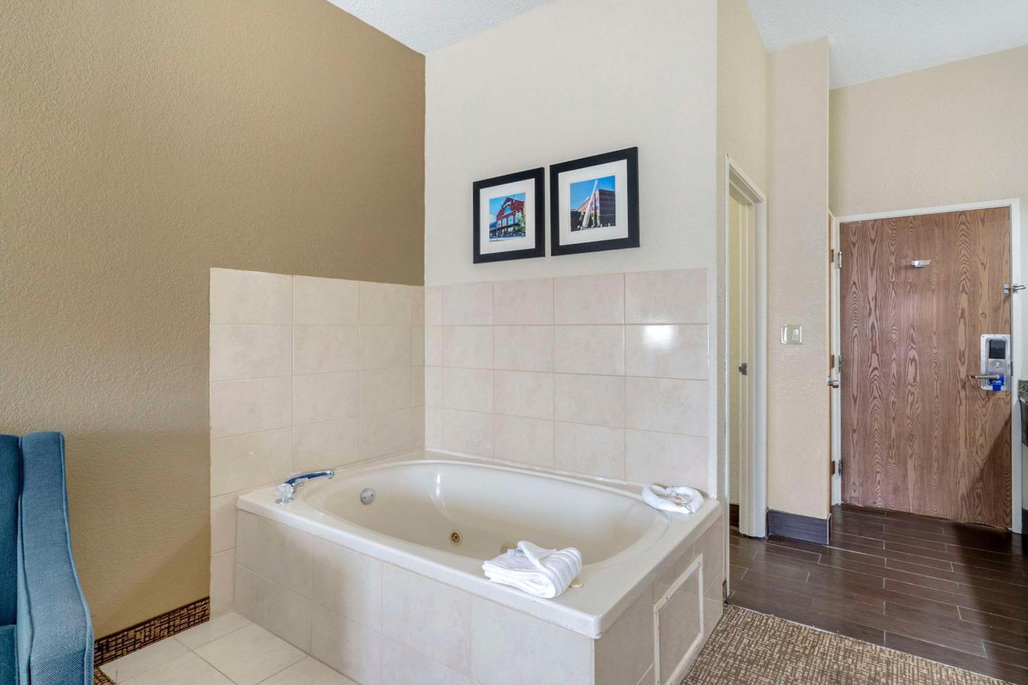 Comfort Inn & Suites La Grange Buitenkant foto
